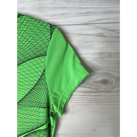 FILA Sport Shirt Womens Medium Green V-Neck Athletic Stretch Geometric Graphic - Picture 3 of 8